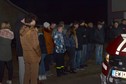 OSP Szynkielów ma nowy wóz strażacki. Witano go racami i fajerwerkami
